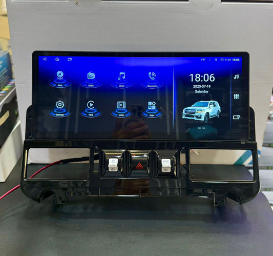 15.6” Landcruiser (GXR / VXR) 4GB 32GB RAM STORAGE Built in 360 2008-2021